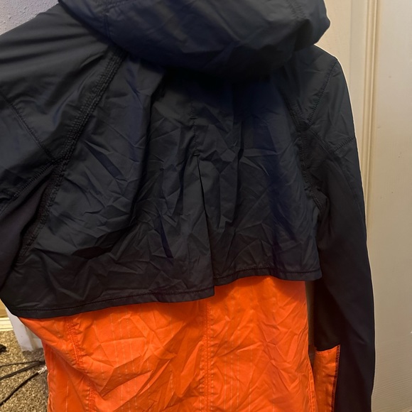 Lululemon size 6 jacket - Picture 2 of 2